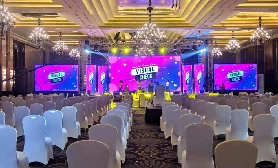 Indoor and Outdoor High Brightness P3.91 P4.81 P2.9 P2.6 Rental LED Display Screen with 250*250 Panel Size
