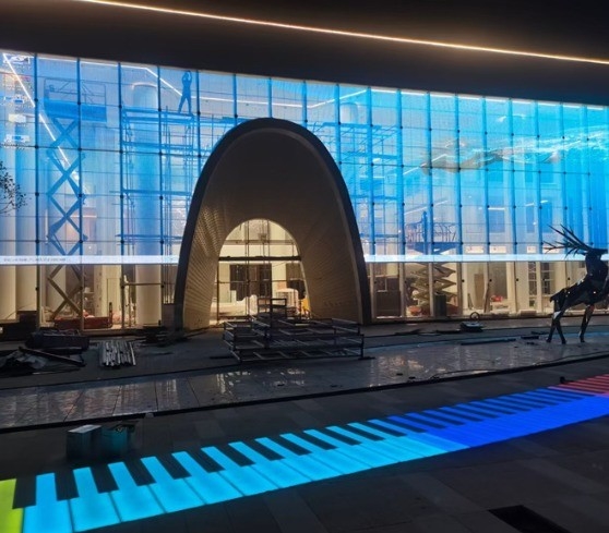 3D Adhesive LED Transparent Film Screen Full Color Transparent Glass LED Screen